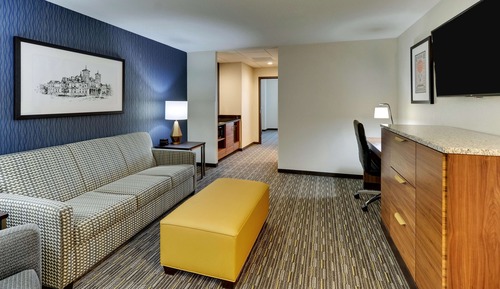 Suite, 1 King-Bett und Schlafsofa, barrierefrei (2 Rooms, Roll in Shower)