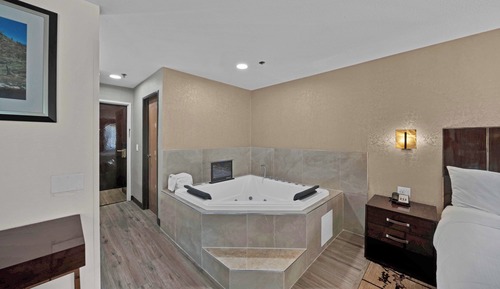 Suite, 1 King-Bett, Nichtraucher, Whirlpool