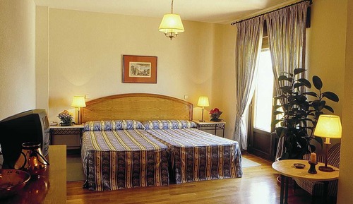 Superior-Doppel- oder -Zweibettzimmer