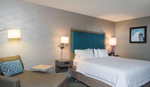 Zimmer, 1 King-Bett, barrierefrei, Nichtraucher (Roll-in Shower)