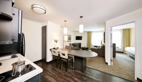 Suite, 1 Queen-Bett, barrierefrei (Mobility/Hearing Shower One Bedroom)