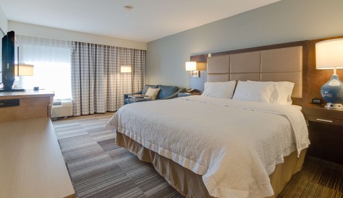 Zimmer, 1 King-Bett (Mobility & Hearing, Roll-in Shower)