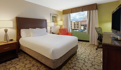 Zimmer, 1 King-Bett, barrierefrei (Hearing)