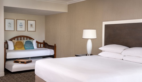 Familienzimmer (1 King Bed and 1 Trundle Bed)