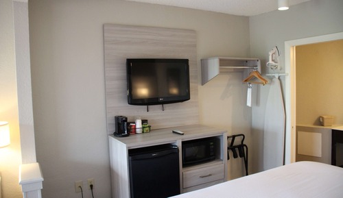 Standardzimmer, 1 King-Bett, barrierefrei, Kühlschrank und Mikrowelle