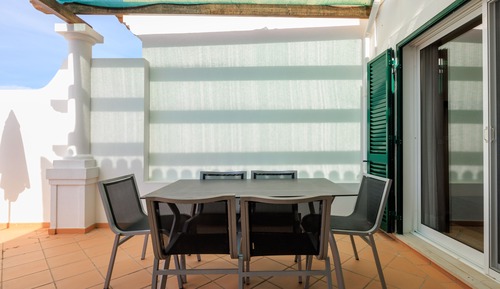 Superior-Stadtwohnung, 3 Schlafzimmer, eigener Pool