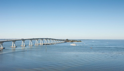 Zimmer, 1 King-Bett, Balkon (Mobility Accessible, Roll-in Shower)