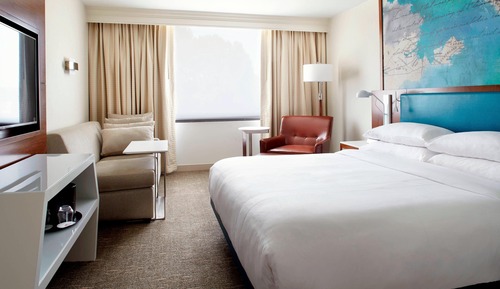 Zimmer, 1 King-Bett (Mobility/Hearing Access, Roll-In Shwr)