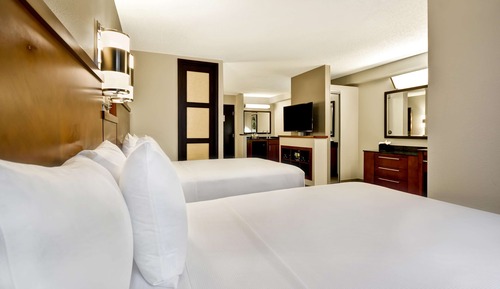 Zimmer, 2 Doppelbetten (High Floor)