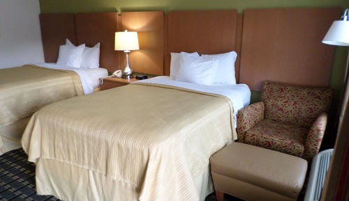 Zimmer, 2 Doppelbetten, barrierefrei, Raucher