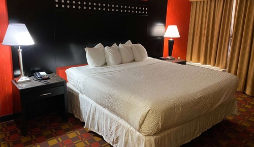 Zimmer, 1 King-Bett, barrierefrei, Nichtraucher (Roll-In Shower)