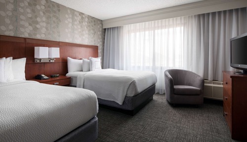 Zimmer, 2 Queen-Betten, barrierefrei (Balcony Pool View)