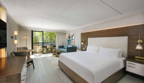 Premier-Zimmer, 1 King-Bett und Schlafsofa (Resort View)