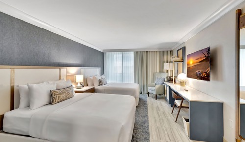 Garden View 2 Queens w/Balcony