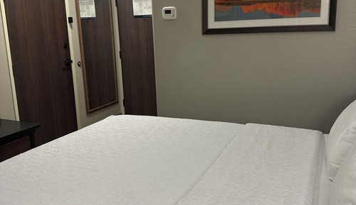 Zimmer, 1 Queen-Bett, barrierefrei (Mobility & Hearing, Roll-in Shower)