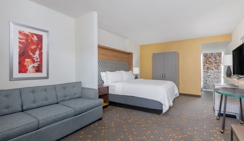 Suite, 1 King-Bett, barrierearm (Roll-In Shower)