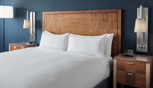 Junior-Einzelzimmer, 1 King-Bett und Schlafsofa, Eckzimmer