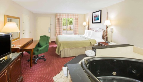 Honeymoon-Suite, 1 King-Bett, Whirlpool