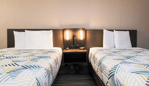 Standardzimmer, 2 Doppelbetten, barrierefrei, Raucher