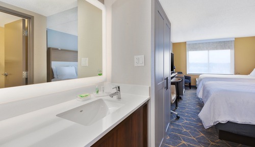 Standardzimmer, 2 Queen-Betten, barrierearme Badewanne (Communications)