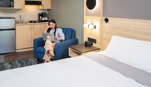 Zimmer, 1 Queen-Bett und Schlafsofa, Kochnische