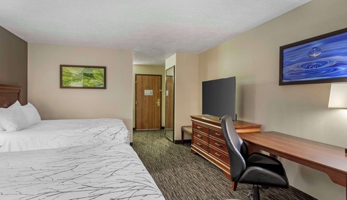 Standardzimmer, 2 Queen-Betten, Mikrowelle, Poolseite