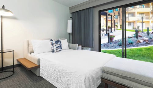 Zimmer, 1 King-Bett und Schlafsofa, Nichtraucher, Poolblick