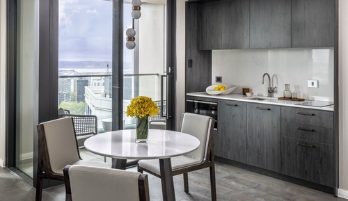 Executive-Suite (Pinnacle Tower)