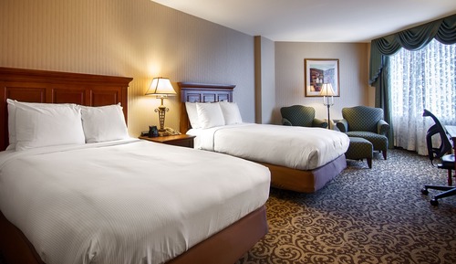 Zimmer, 2 Doppelbetten, barrierefrei, Badewanne