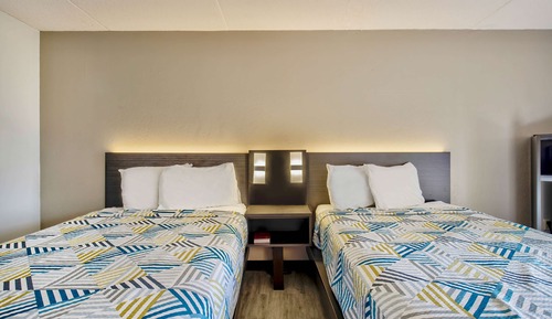 Deluxe-Zimmer, 2 Queen-Betten, Raucher, Kühlschrank und Mikrowelle