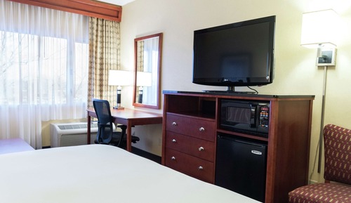 Zimmer, 1 King-Bett und Schlafsofa, barrierefrei, Nichtraucher (Hearing)