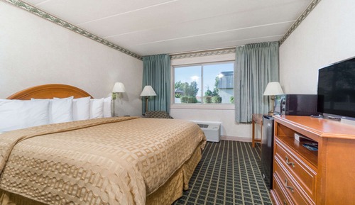 Zimmer, 1 King-Bett, barrierearm, Nichtraucher (Roll-In Shower)