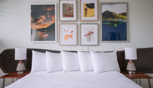 Zimmer, 1 King-Bett, Balkon, Buchtblick