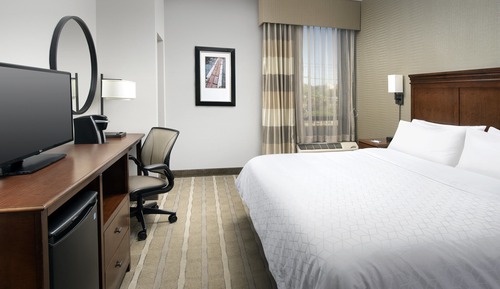 Standardzimmer, 1 King-Bett, rollstuhlgeeignete Dusche (Mobility)