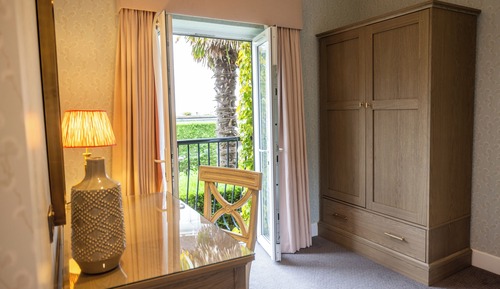 Suite, 1 King-Bett, Balkon, Gartenblick