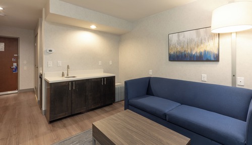 Suite, 1 King-Bett, barrierearme Badewanne (Communications)