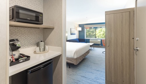 Standardzimmer, 1 King-Bett, barrierearme Badewanne (Communications)
