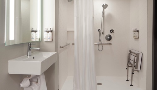 Standardzimmer, 1 Queen-Bett, rollstuhlgeeignete Dusche (Communications, Roll Shwr)