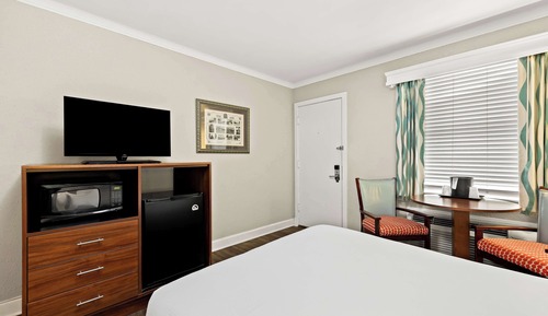 Standardzimmer, 2 Doppelbetten, Nichtraucher, Kühlschrank und Mikrowelle (Pet Friendly)