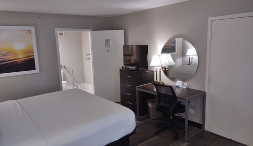 Zimmer, 1 King-Bett, barrierefrei, Nichtraucher (Mobility/Hearing/Tub w/Grab Bars)