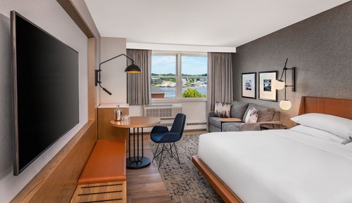 Deluxe-Zimmer, 1 King-Bett (Mobility Accessible, Roll-in Shower)