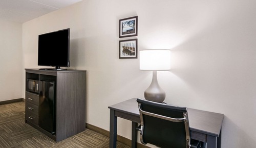 Standardzimmer, 1 King-Bett, Nichtraucher (No Pets - 1st Floor)