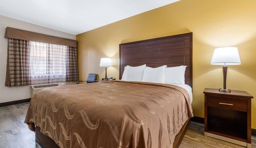 Standardzimmer, 1 King-Bett, barrierefrei, Nichtraucher (Roll-In Shower)