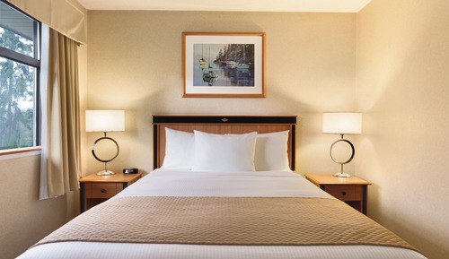 1 Queen + Kitchenette Non-Pet friendly
