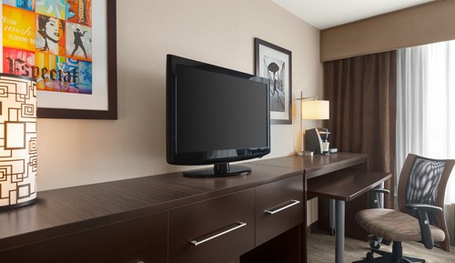 Standardzimmer, 1 King-Bett, rollstuhlgeeignete Dusche (Mobility Accessible)