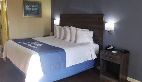 Zimmer, 1 King-Bett, barrierefrei, Nichtraucher (Mobility, Roll-in Shower)