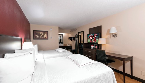 Premium-Zimmer, 2 Doppelbetten (Upgraded Bedding & Snack, Smoke Free)