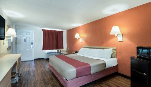 Standardzimmer, 1 King-Bett, Nichtraucher, Kühlschrank und Mikrowelle