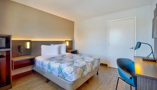 Standardzimmer, 1 Queen-Bett, Nichtraucher, Kühlschrank und Mikrowelle