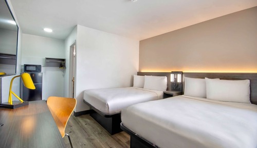 Deluxe-Zimmer, 2 Doppelbetten, Nichtraucher, Kühlschrank